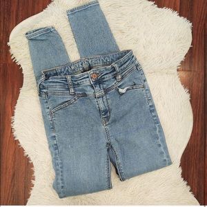 American Eagle Super Hi Rise Jegging Light Wash